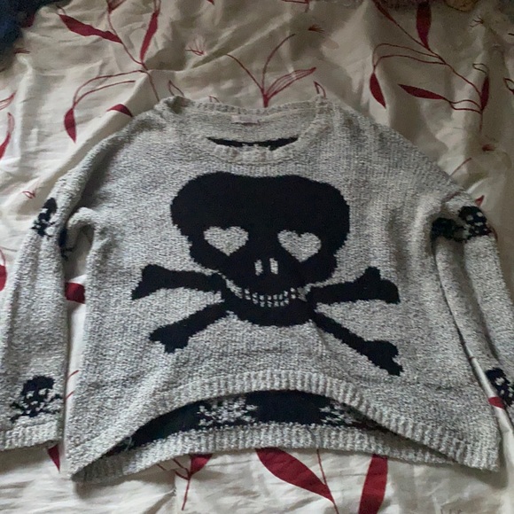 Sweater - Picture 1 of 2